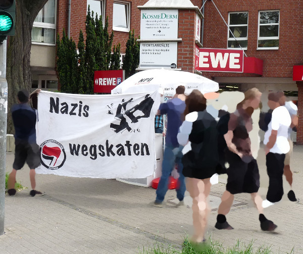 NPD-Infostand in Altenbochum von von antifaschistischem Protest umringt