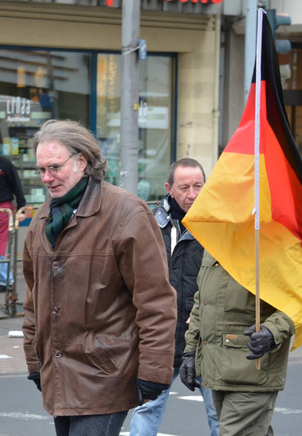 André Picker, Anwalt der militanten Naziszene auf dem Weg zu einer Pro-NRW Kundgbeung am 28.01.2012 in Köln