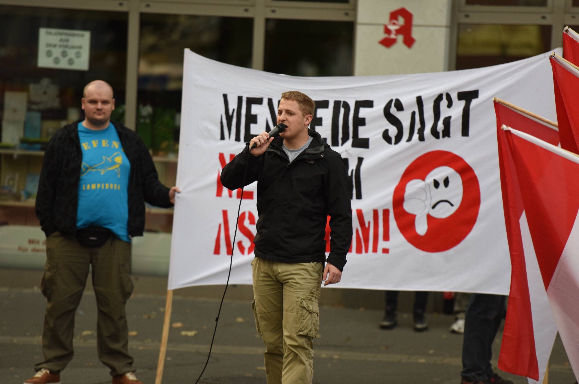 Michael Brück hetzt am 30. Juli 2015 gegen Geflüchtete in Dortmund-Mengede