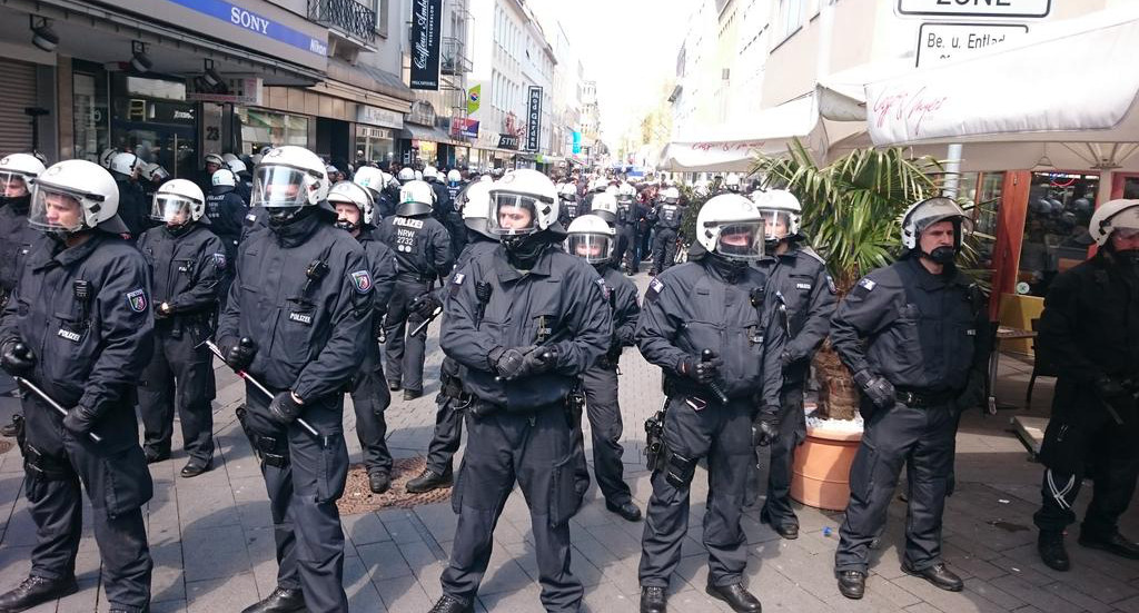 Polizeikessel am 1. Mai 2016 auf der Kortumstraße im Bochumer Bermuda3eck