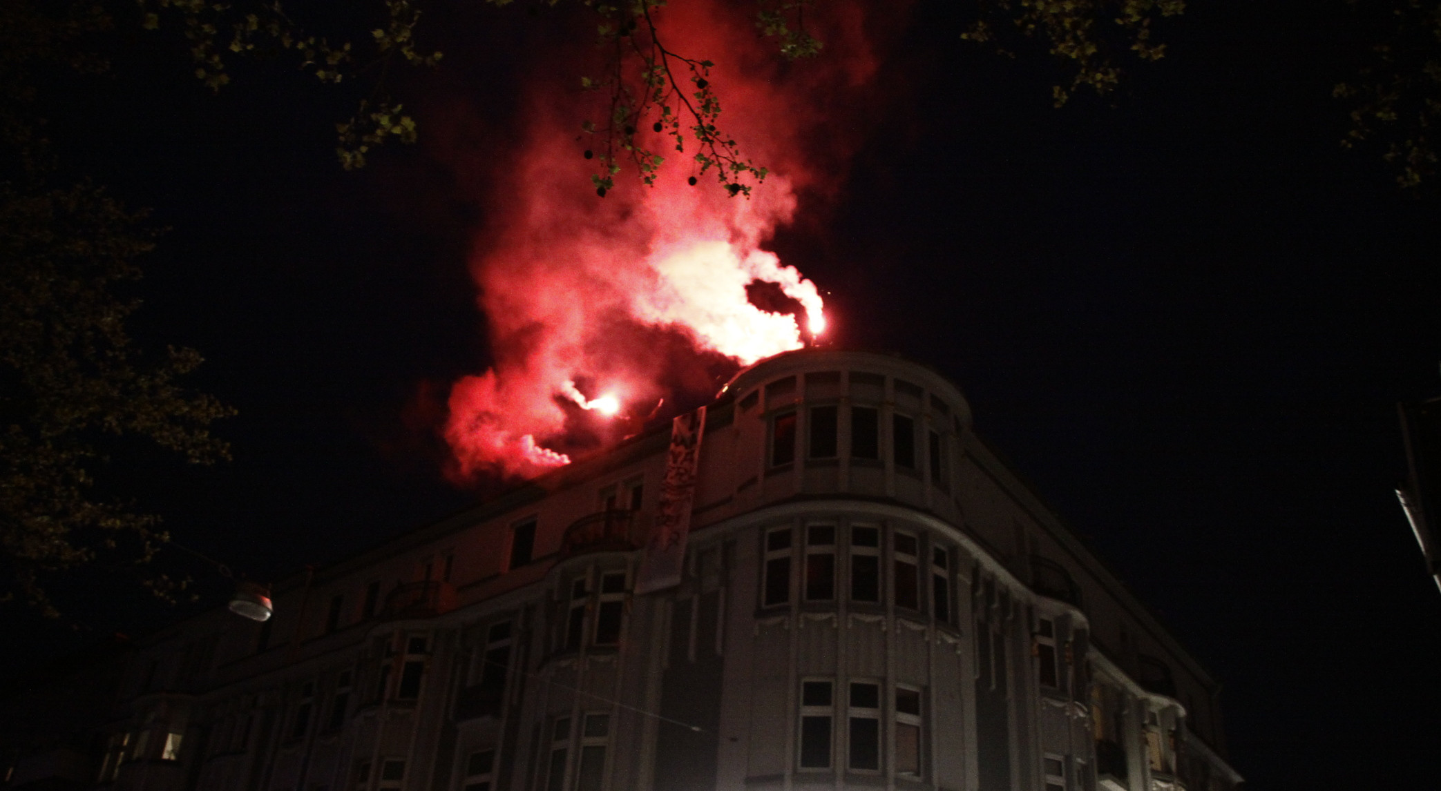 Pyrotechnik auf der Vorabenddemo am 30. April 2014 in Bochum