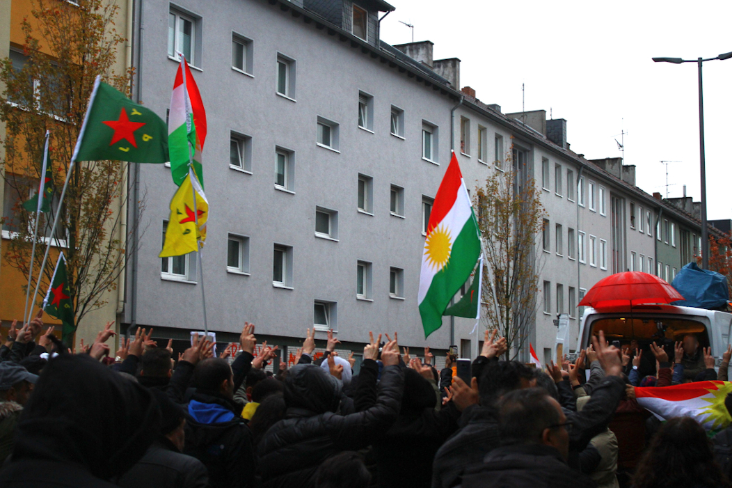YPG und YPJ auf Oskar Hoffmann Str. – Demonstration „Solidarität mit ...
